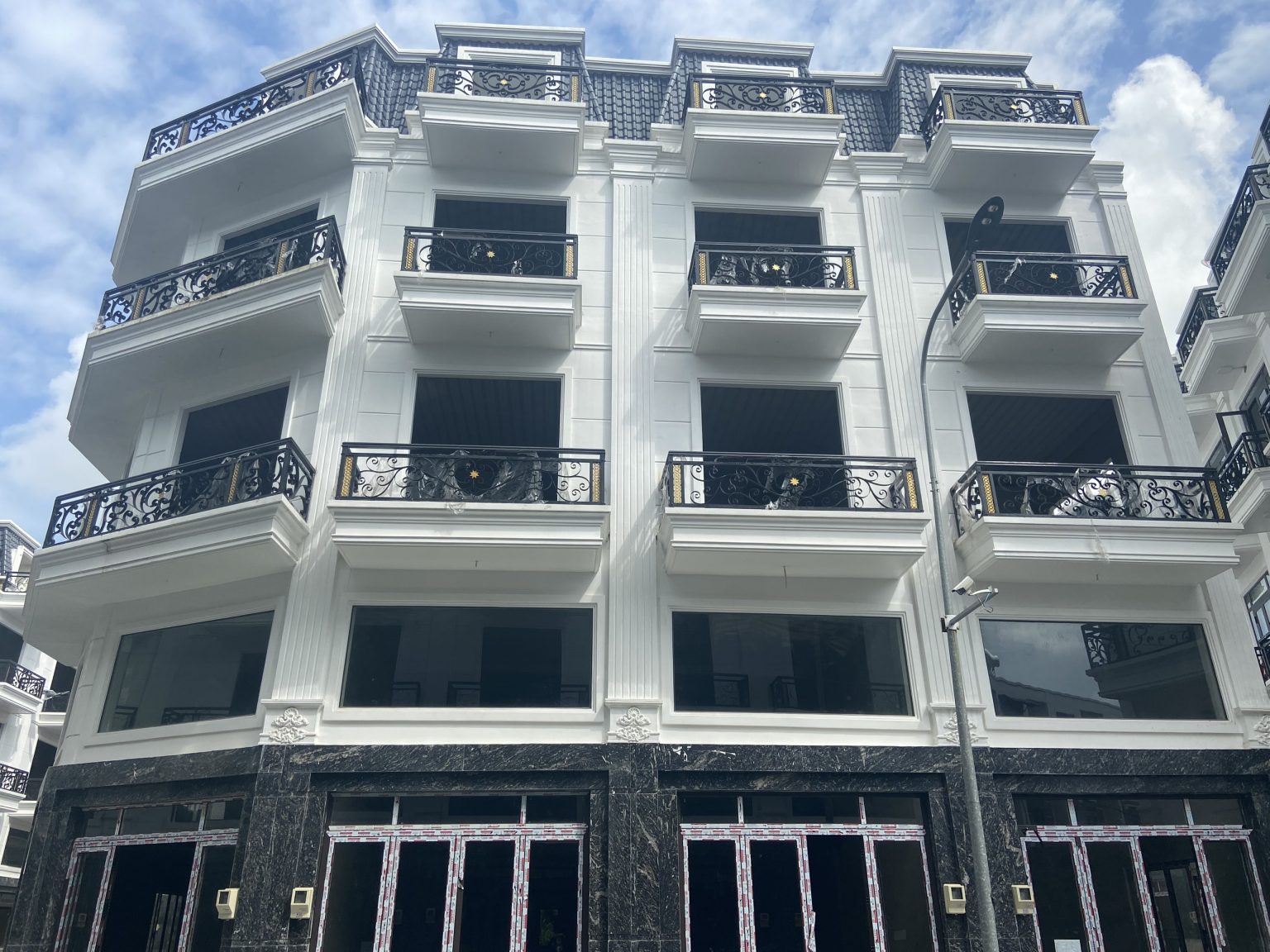 Hình ảnh thực tế dự án OSAKA   Quận 12 thiết kế theo phong cách tân cổ điển Tây Âu