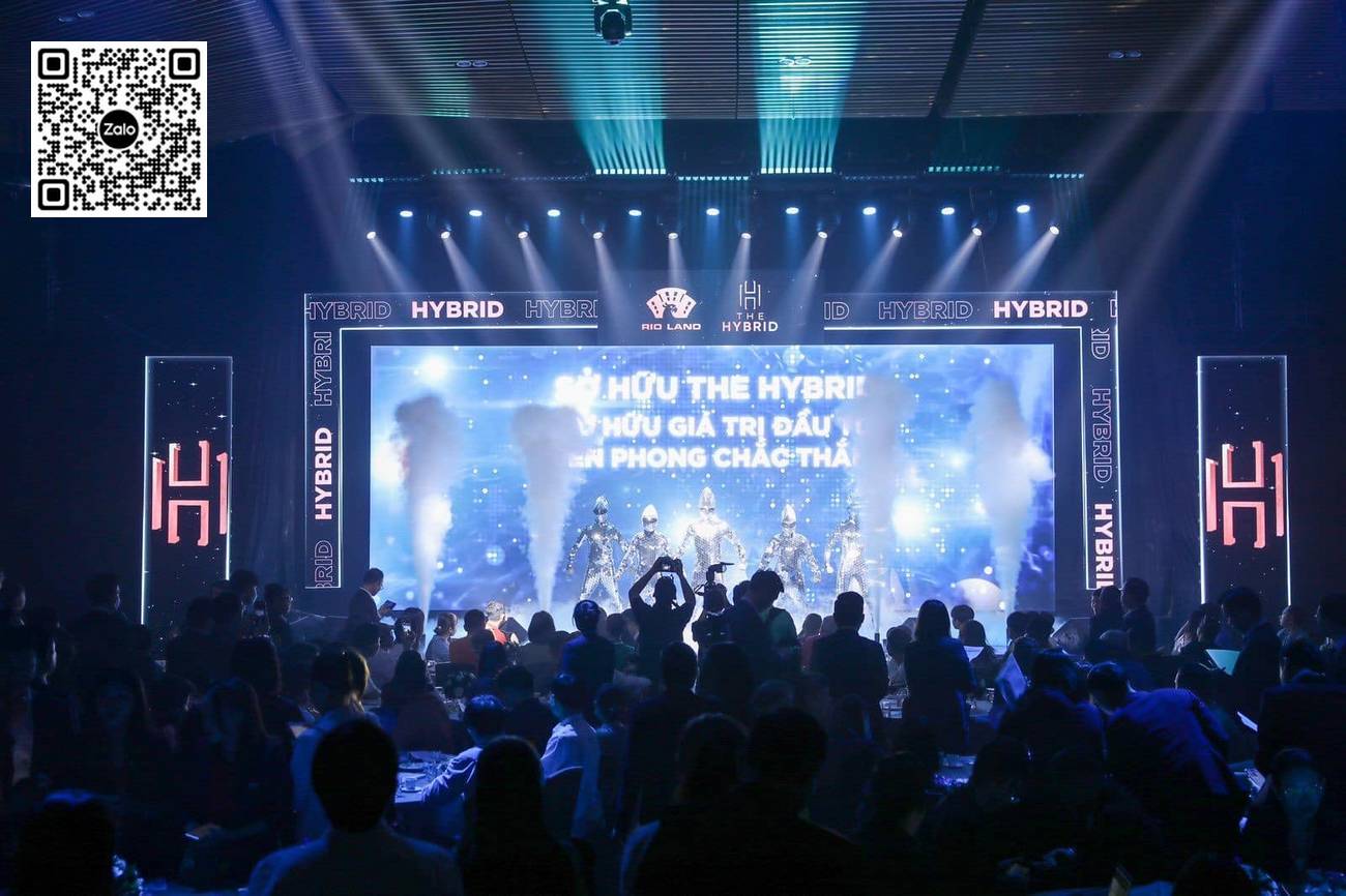 Căn hộ the Hybrid dự án khu đô thị MT Eastmark City đã chính thức mở bán vào sáng ngày 29/07/2023. Quý khách quan tâm đến giá bán chính thức giỏ hàng chủ đầu tư vui lòng liên hệ: 0931 737 898  Ảnh: khách hàng tham dự tại tầng 3 GEM CENTER