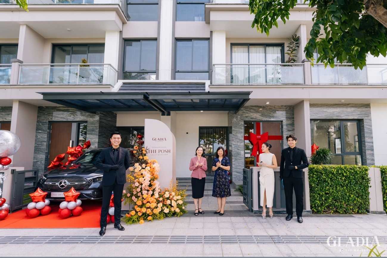 nhà mẫu The Posh – Nhà liên kế sân vườn The Gladia By The Waters